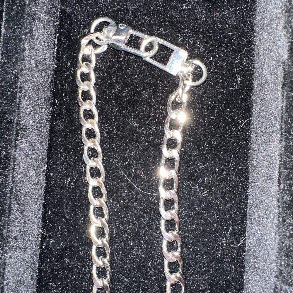 Elegant Silver Chain - Picture 2 of 4